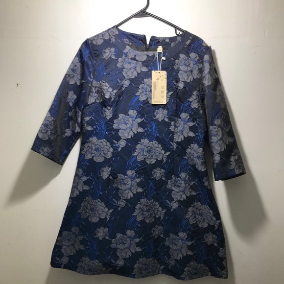 Women's embroidered dress. - Picture 1 of 3